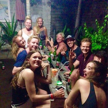 Good For Ya Knee Hostel & Bungalows (Adults Only) Gili Trawangan Exterior foto